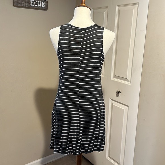 Olivia Rae Summer Dress - Picture 2 of 5